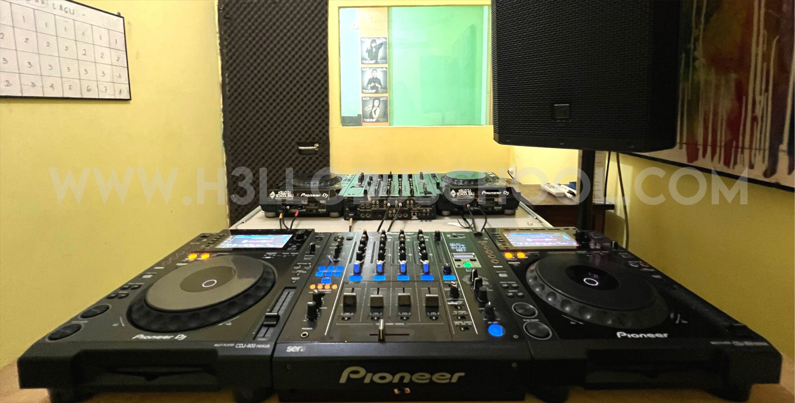 studio 1.2